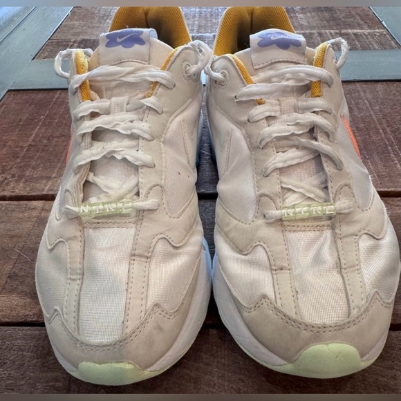 Nike Air Max Dawn Sneakers Womens 9 White Orange Retro Running Shoes - Picture 3 of 6